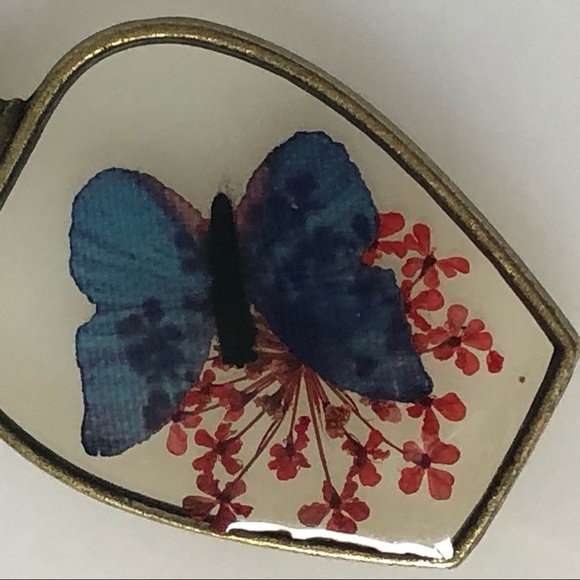 🔥4/$20 Vintage bottle pendant with butterfly - Picture 3 of 5
